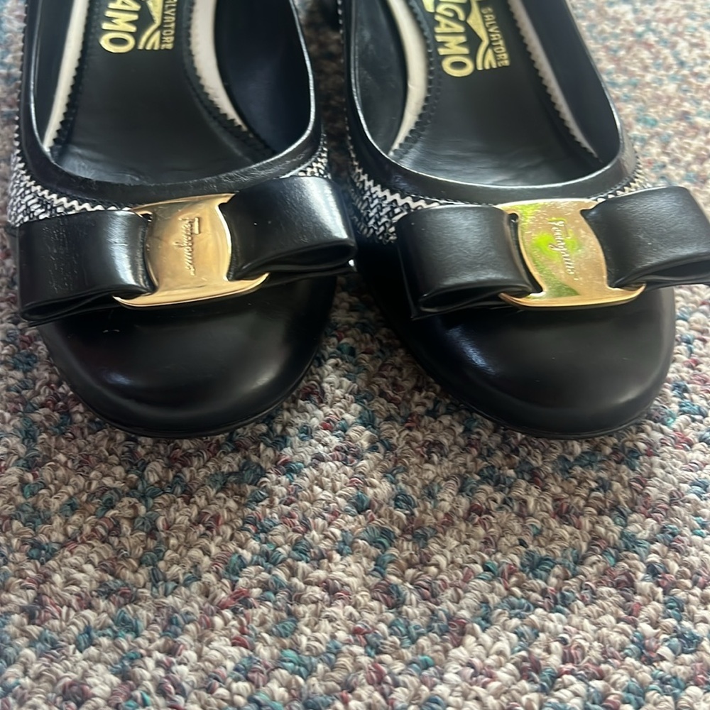 FERRAGAMO Vara Logo Bow Block Heel Pumps 7.5 - Picture 5 of 10